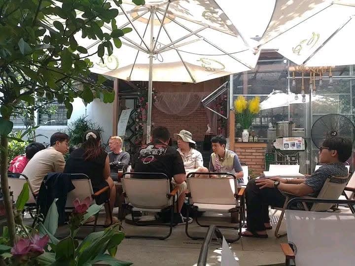 A daytime language exchange session at Cỏ Quán Café