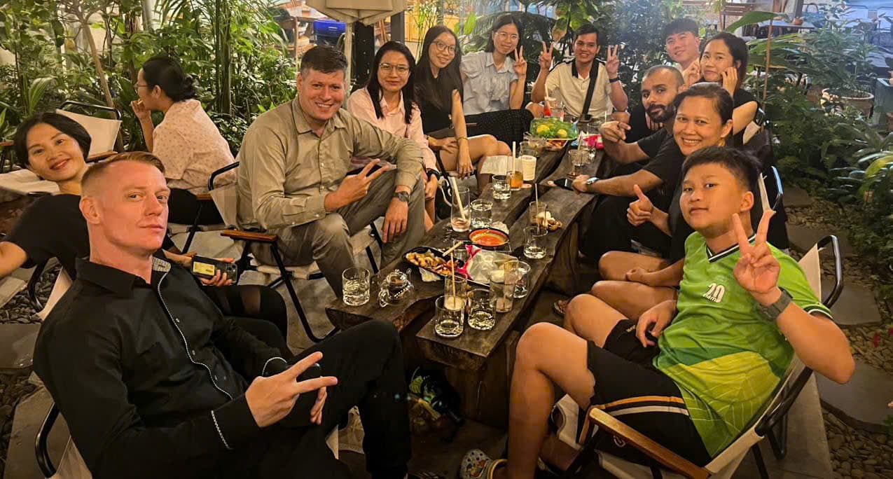 Friends enjoying a conversation at Intercontinental Club